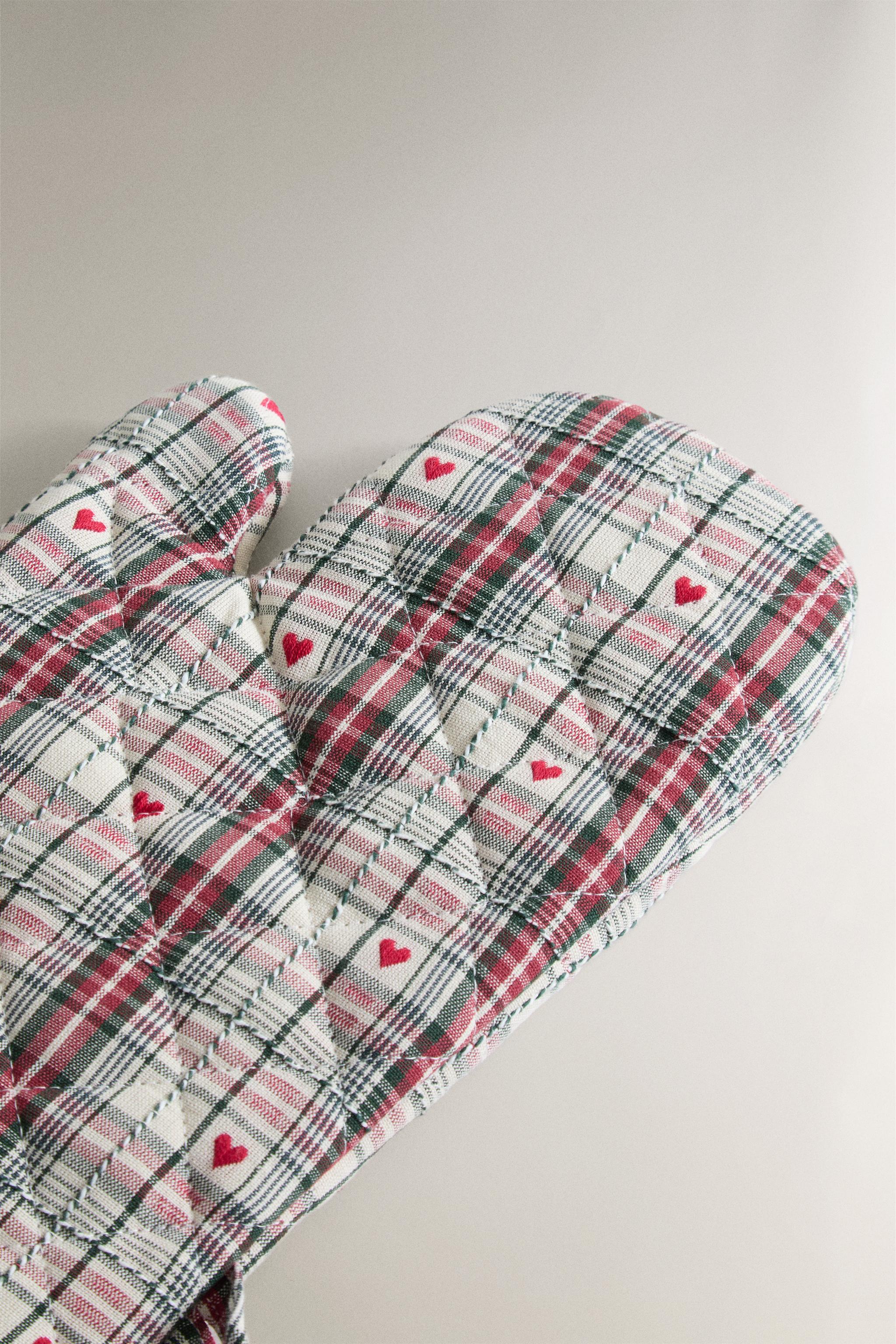 CHRISTMAS HEART OVEN MITT